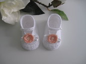 Scarpine bianche / fiore pesca neonata fatte a mano uncinetto idea regalo nascita battesimo cerimonia cotone handmade crochet 