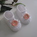 Scarpine bianche / fiore pesca neonata fatte a mano uncinetto idea regalo nascita battesimo cerimonia cotone handmade crochet 