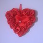 SAN VALENTINO, cuore rosso di raso con rose rosse, cuore di stoffa da appendere