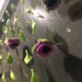 Ghirlanda per finestra con fiori e cristalli