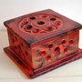 Scatola portagioie rossa di forma quadrata con trafori dim. 15x15 h.9 cm ca. pezzo unico