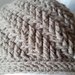 Berretto di lana fatto all'uncinetto color mocaccino
