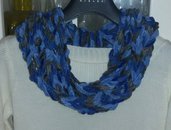 Sciarpa collana realizzata ad uncinetto multicolore 