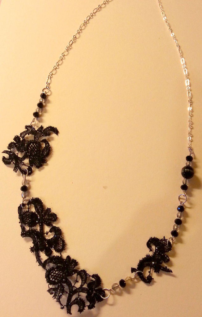 Collana Girocollo In Pizzo Nero Con Perla E Nappe - Stile Gotico Vintage, Gioiello Donna