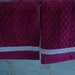 Coppia  di asciugamani per gli ospiti in ciniglia color bordeaux con pizzo.