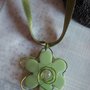 green flower collier