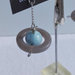 Orecchini pendenti con satellite a sfera perlata - "Space Oddity" Collection