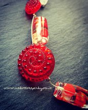 Girocollo /Collarino con bottoni d'epoca ,in vetro,rosso rubino