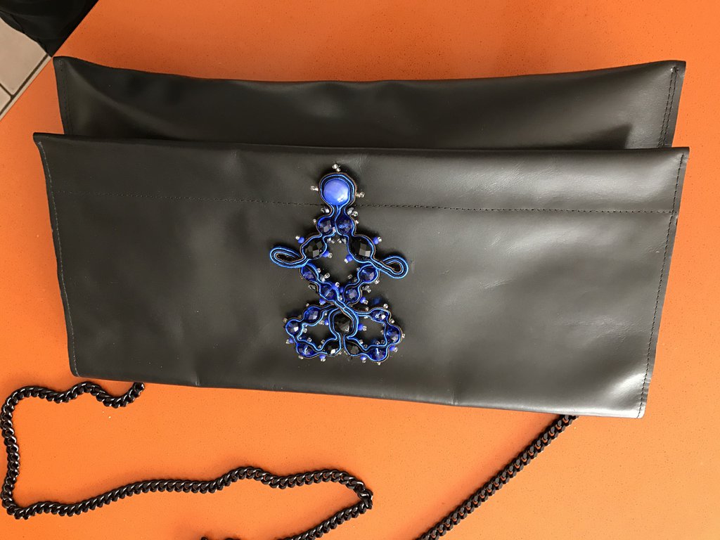 Frusta Paddle Flogger Premium 40 Code – Pelle Di Mucca, Fatto A Mano Nel Regno Unito