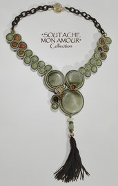 Collana verde con 3 bottoni vintage e pendente nappa - Collezione "Soutache Mon Amour"