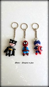 Portachiavi in fimo handmade Supereroi Batman Uomo ragno Capitan America idee regalo festa del papà regalo 