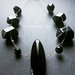 Collana con bottone nero  vintage e perle in acrilico nere su cavetto di acciaio