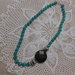 Collana con pietre dure verde e sfera sfaccettata laterale nera, idea regalo.