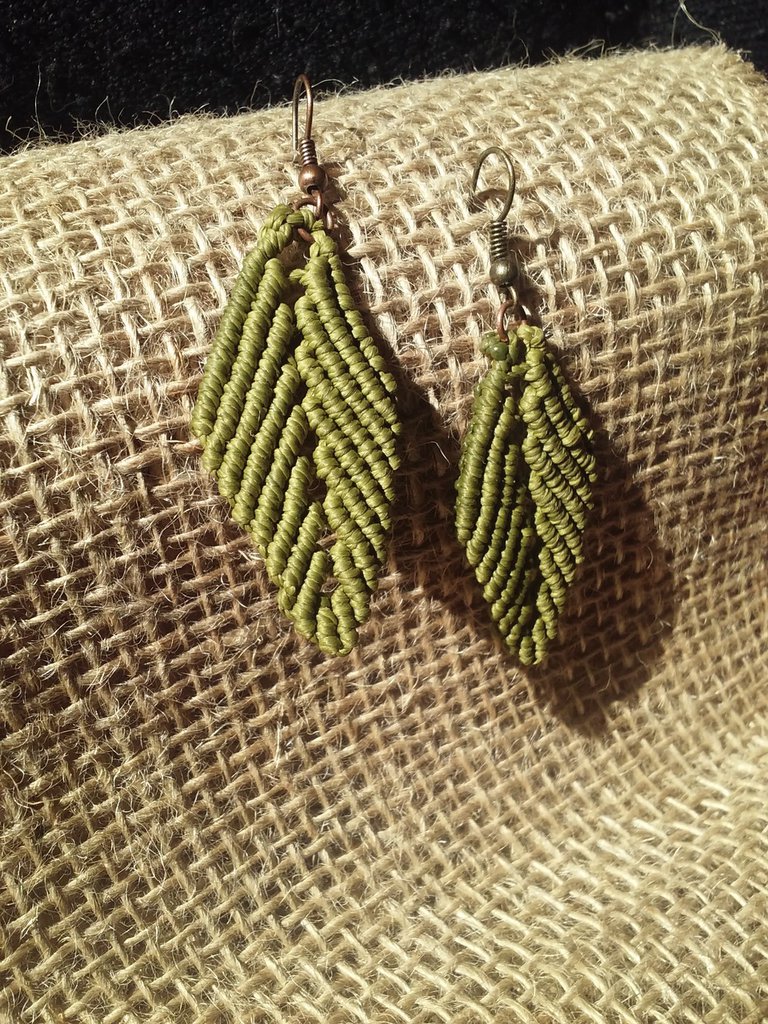 Orecchini A Foglia Con Texture Metallica Brillante - Gioielli Eleganti Per Donna - Accessori Di Lusso Ispirati All'Autunno - Leggeri E Raffinati