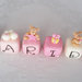 Cake topper cubi con orsetti in scala di rosa Maride cake topper per bimba personalizzabile - 6 cubi 6 lettere