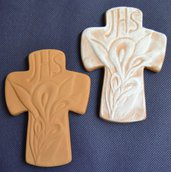 Croce pendaglio con simboli eucaristici. Comunione e cresima dim. 10 x 8 cm. ca. prodotto artigianale.  