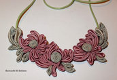 Collana kanzashi con fiori colore rosa antica 1