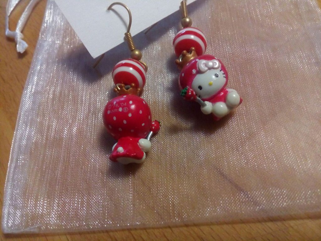 Sanrio Hello Kitty Orecchini A Perno Con Cristalli Rosa - Placcato Argento - Licenza Ufficiale - In Confezione Regalo