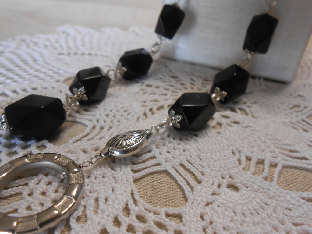 Collana Rosetta Con Zaffiro Ovale E Contorno Di Diamanti | - La T - Foto 3