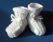 scarpine da neonato in lana seta bianca con treccine traforate