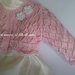 Maglia / coprispalle / giacchino  in cotone rosa con fiori bianchi 