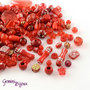 Lotto 50 grammi perle acrilico mix di forme, rosso