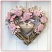 Cuore/fiocco nascita tinta naturale con roselline e rametti nei toni rosa/ecrù e cuore in lino