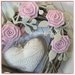 INSERZIONE RISERVATA PER NOEMI Cuore/fiocco nascita in vimini naturale con roselline rosa e cuore di lino con pizzo
