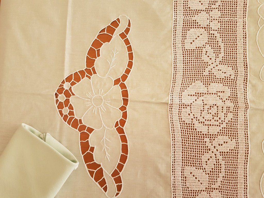 Set Di 6 Tovaglioli Da Cocktail Two's Company Con Ricamo Ortensia: Tovagliolini In Cotone Ricamati A Mano 12,7 Cm, Eleganti Per Feste E Aperitivi - 3
