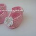 Scarpine  bambolina rosa con fiore bianco fatte a maglia