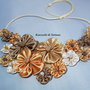 Collana kanzashi fatta a mano " Tanti fiori colore beige,dorato"