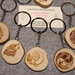 Portachiavi LUPO inciso su legno d'olivo con anello e catenella PERSONALIZZABILE