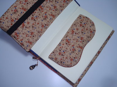 Book Cover - Copertina di stoffa con porta occhiali