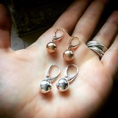 Orecchini monachella clip con sfera in argento 925 o argento rosè