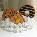 Mobiletto Shabby Chic - handmade - cassettiera portagioie - panna cioccolato biscotti donut cookie waffle