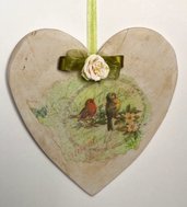 Grande cuore di legno shabby-chic con uccellini