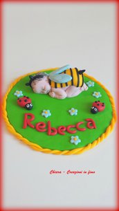 Cake topper in fimo per nascita battesimo con neonato angioletto piedini coccinelle api personalizzabile 