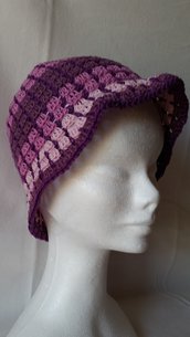 Cappellino in cotone sui toni del rosa/violetto