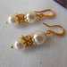 Orecchini pendenti dorati con perle bianche, idea regalo.