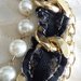 Collana girocollo multilayer catena dorata, perle bianche e nere