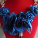 Collana con fiori in seta blu