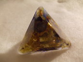 Anello in resina triangolare