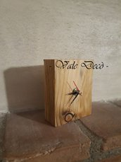 Orologio da tavolo in legno