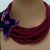 collana bordeaux con fettuccia in jersey e fiore in feltro in varie tonalità di viola 