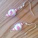 Orecchini in perline rosa e bianche con roselline, fatti a mano 