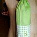 Porta sacchetti verde ricamato a mano 