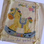 Coperta in lana ricamata a punto croce "Cavallo a dondolo"