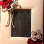 Porta foto shabby chic con rose rosse e grigie, cornice handmade