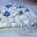 Cuscino portafedi con fiori kanzashi  colore bianco e blu