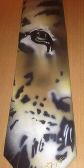 Cravatta aerografata con acrilici